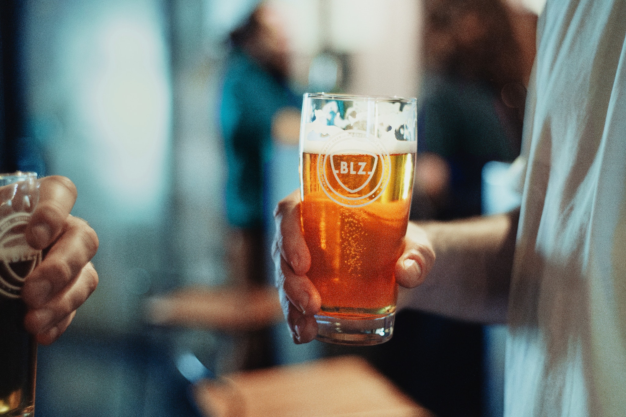 Verre de bière BLZ servi lors d’un événement