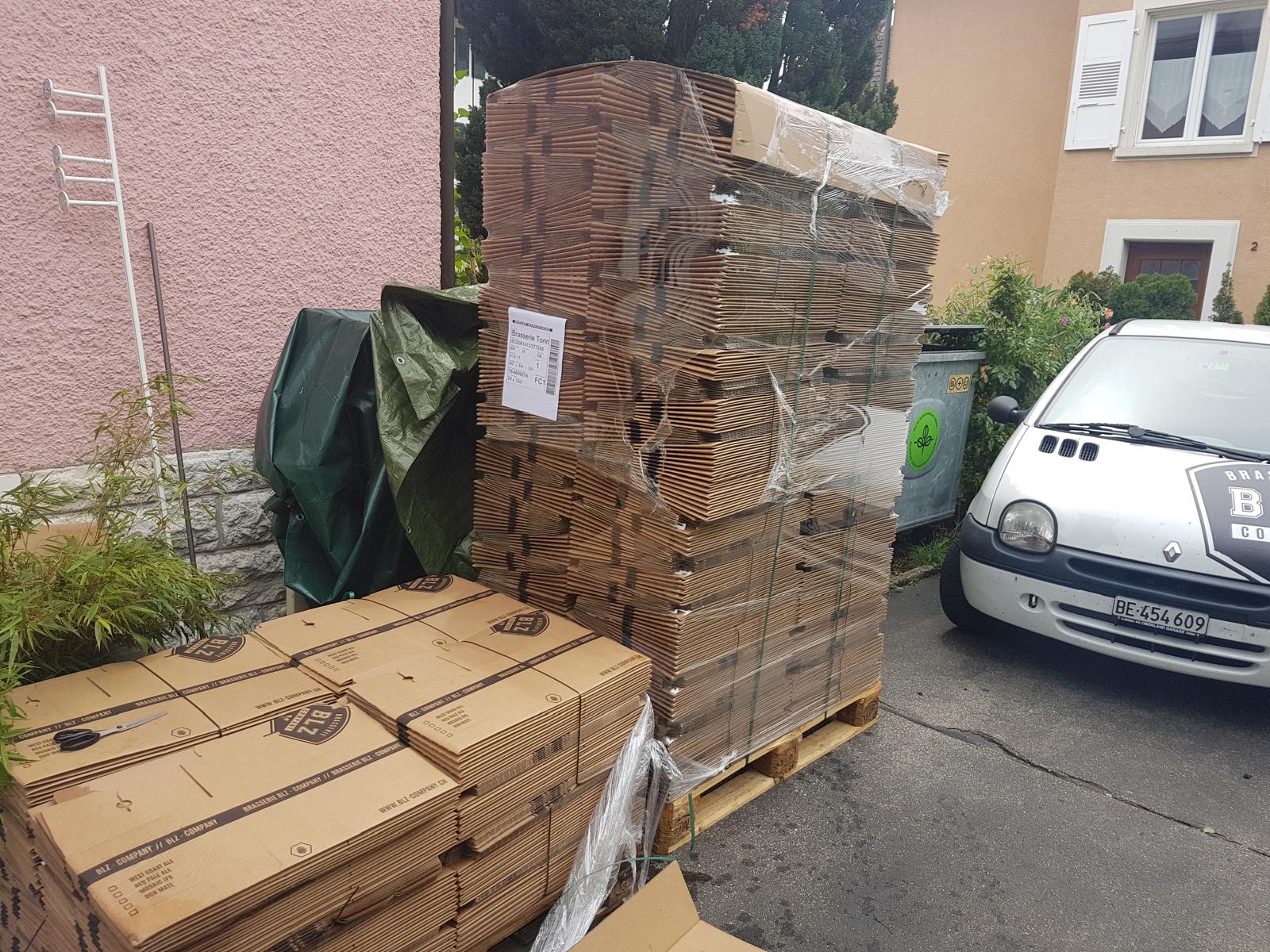 Premiers cartons et emballages des bières BLZ
